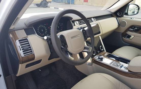 Land-Rover Range Rover Vogue rental in Dubai - CarHire24